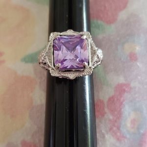 🤗SUMMER SALE!🤗~RING W/PURPLE STONE~